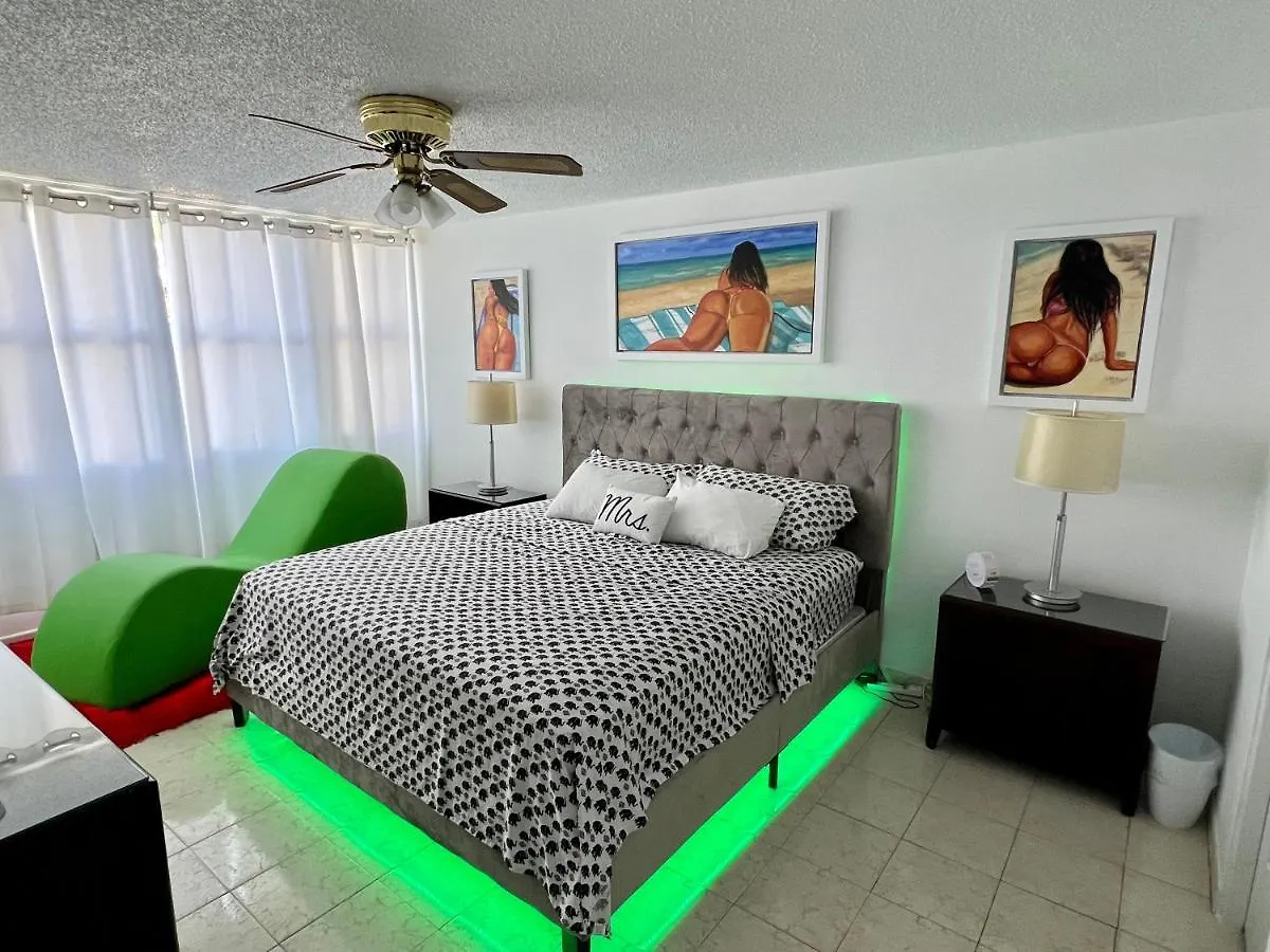 Beachfront Tropical Tantra Apartment San Juan
