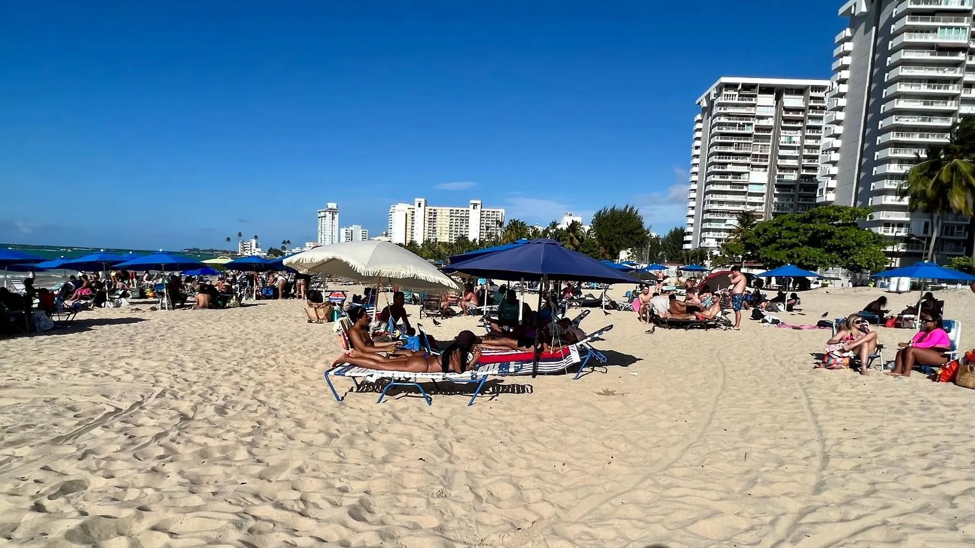 Beachfront Tropical Tantra Apartment San Juan